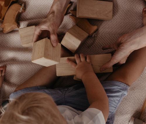 Bei einem Babyschlafcoaching geben wir dir die Bausteine an die Hand, um eure Schlafprobleme zu lösen