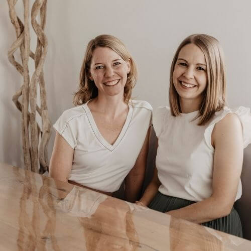 Im Rahmen der Babyschlafcoaching Sprechstunde begleiten dich deine Babyschlafexpertinnen Jana und Linda von Schlaf gut Mini, wenn du dir nach einem Schlafcoaching Baby und Kleinkind weitere Unterstützung wünschst.