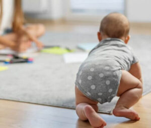 Erfahre, warum dein Baby mit 8 Monaten plötzlich schlechter schläft. Wir erklären Ursachen, Dauer und geben praktische Tipps für 8-Monats-Schlafregression